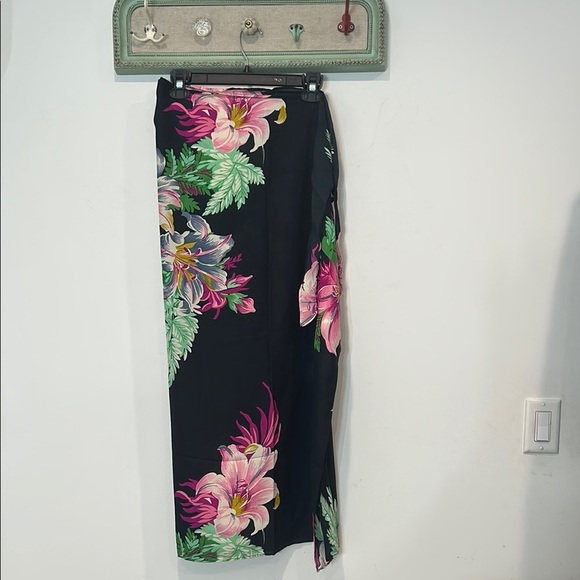 Walter Baker Sarong Dress Cover Up Black Floral Maxi wrap Skirt one size new - Picture 2 of 6